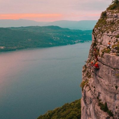 Nuit Insolite en Falaise-Portaledge au dessus du Lac du Bourget